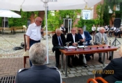 GALĘ PROWADZI MARIUSZ ŁAWRUSZCZUK