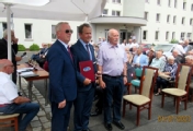 ZŁOTA LOTKA DL A WYDZ. MECH.-ENERGET. I LOTNICTWA POLITECHNIKI WARSZAWSKIEJ: ODBIERA PRF.DR INŻ. JANUSZ FRĄCZEK