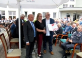 ZŁOTA LOTKA DLA DR HAB. INŻ. WŁODZIMIERZA ADAMSKIEGO. ODBIERA CÓRKA